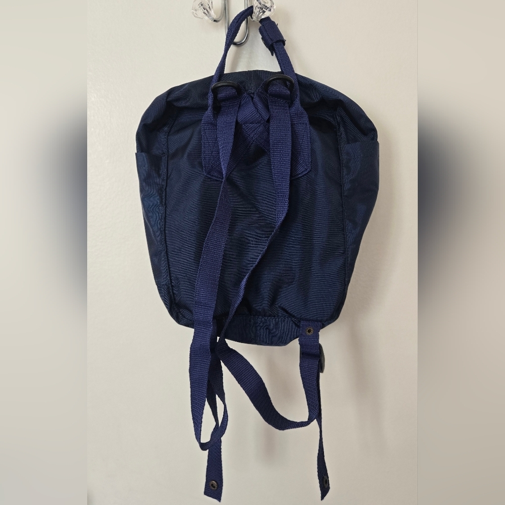 Kånken Navy Backpack NWOT - Picture 5 of 6